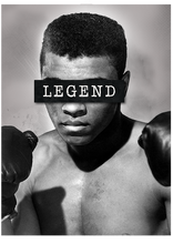 “El más grande” (the greatest of all time), “el campeón del pueblo” (people’s champ) y el “campeón de Louisville". Alí no sólo fue uno de los grandes boxeadores de todos los tiempos; fue también un personaje polifacético que combinó el boxeo con la lucha política.