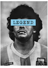 Diego Maradona es considerado de forma unánime como uno de los mejores jugadores de fútbol de todos los tiempos. La magia de su camiseta 10 perdura en la memoria de los argentinos, de los napolitanos y de cualquier amante del fútbol. 